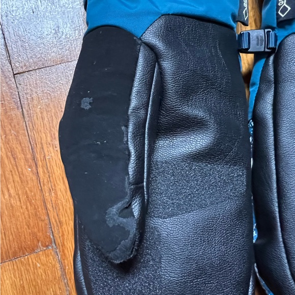 The North Face Women’s Montana GORE-TEX® Ski Mitts - Picture 4 of 5